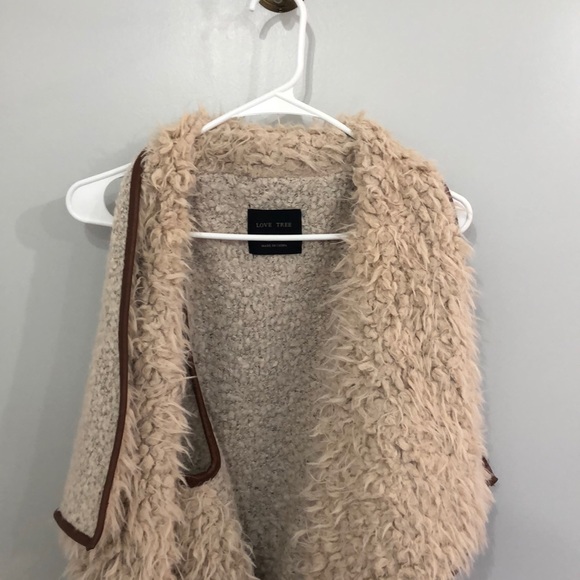 Love Tree Vest - Picture 2 of 3